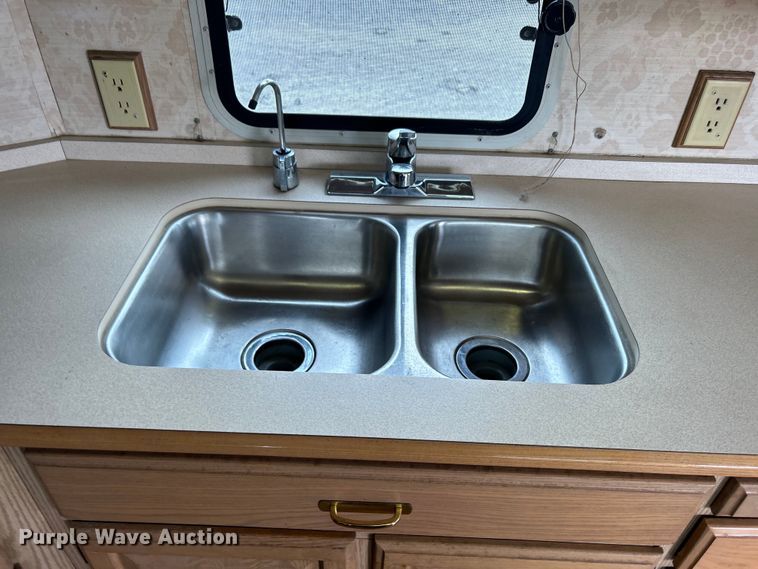 image for item EG1364 1994 Winnebago Vectra RV