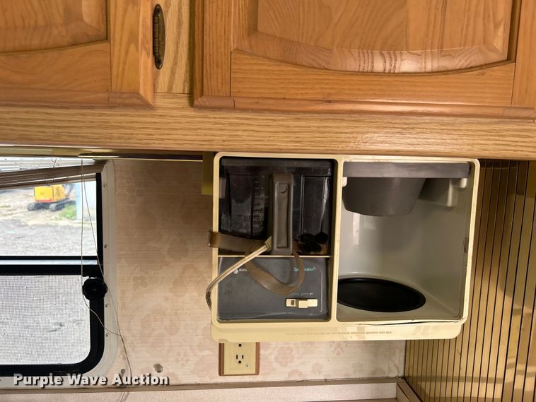 image for item EG1364 1994 Winnebago Vectra RV