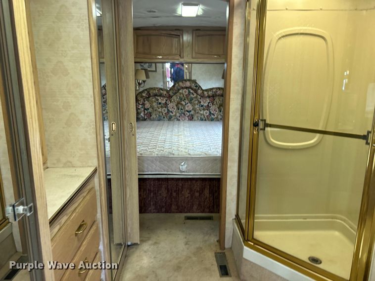 image for item EG1364 1994 Winnebago Vectra RV