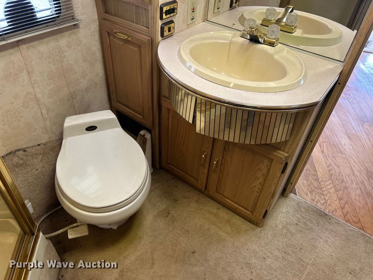 image for item EG1364 1994 Winnebago Vectra RV