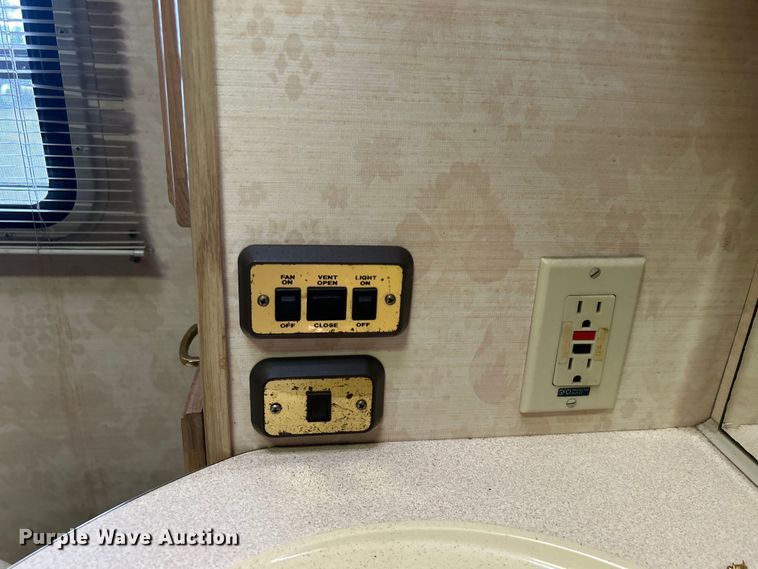 image for item EG1364 1994 Winnebago Vectra RV