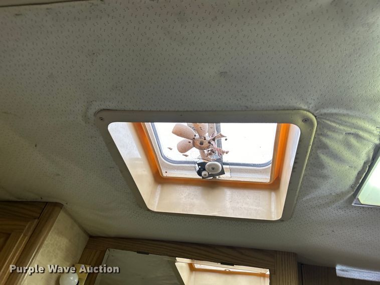 image for item EG1364 1994 Winnebago Vectra RV