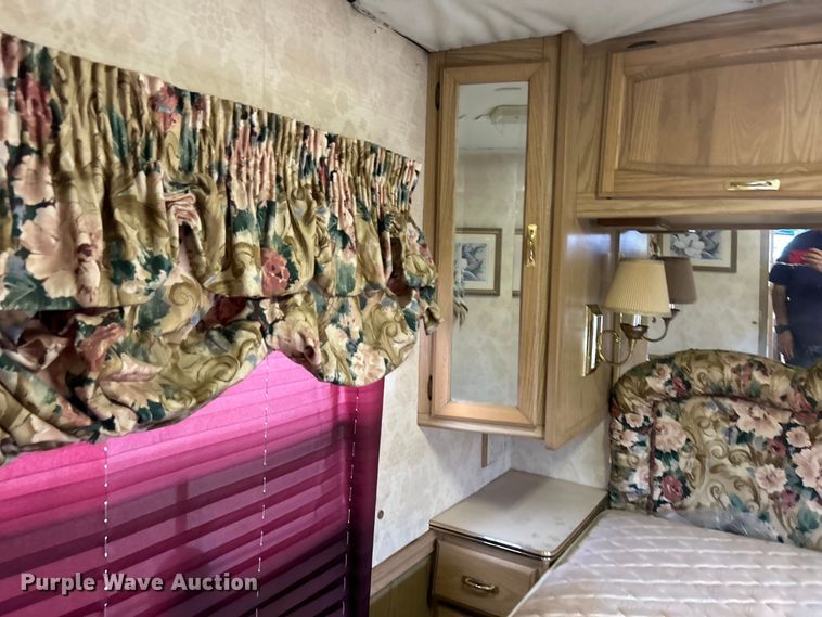 image for item EG1364 1994 Winnebago Vectra RV