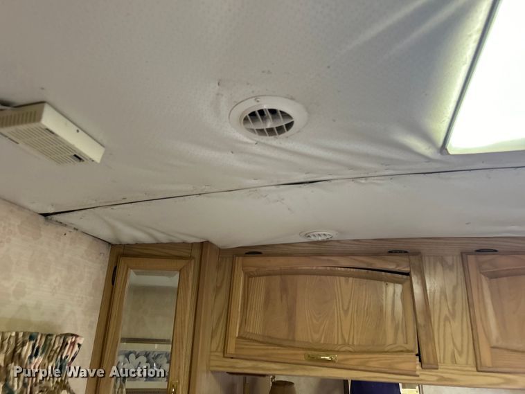 image for item EG1364 1994 Winnebago Vectra RV