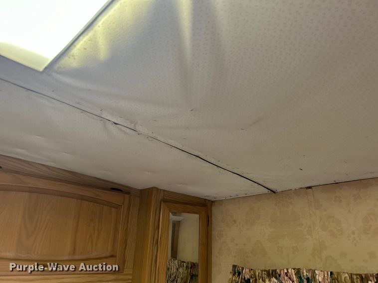 image for item EG1364 1994 Winnebago Vectra RV