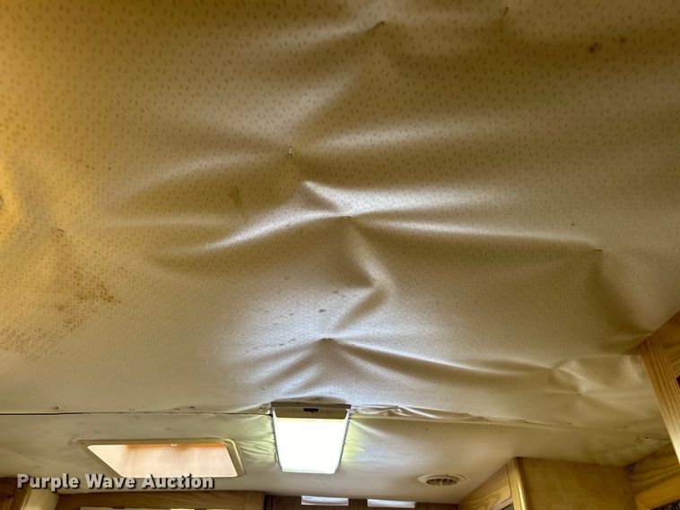 image for item EG1364 1994 Winnebago Vectra RV