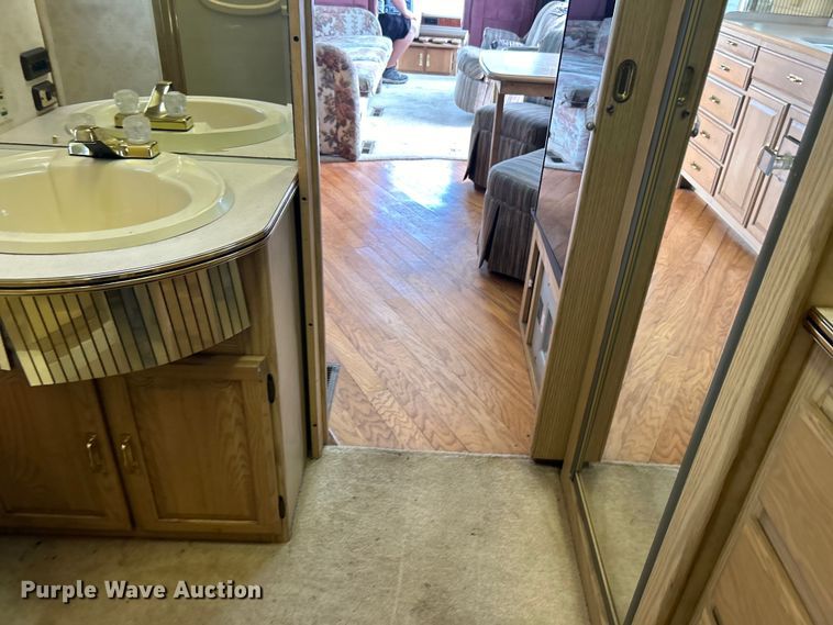 image for item EG1364 1994 Winnebago Vectra RV