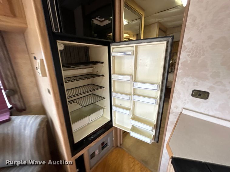 image for item EG1364 1994 Winnebago Vectra RV