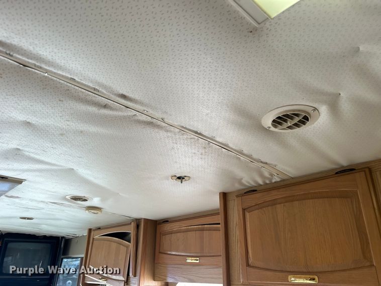 image for item EG1364 1994 Winnebago Vectra RV