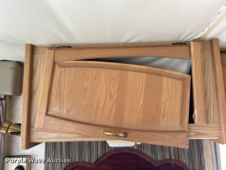 image for item EG1364 1994 Winnebago Vectra RV