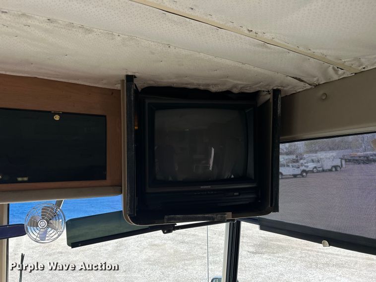 image for item EG1364 1994 Winnebago Vectra RV