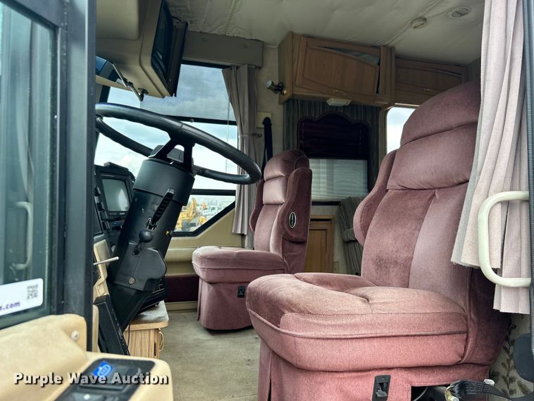 image for item EG1364 1994 Winnebago Vectra RV