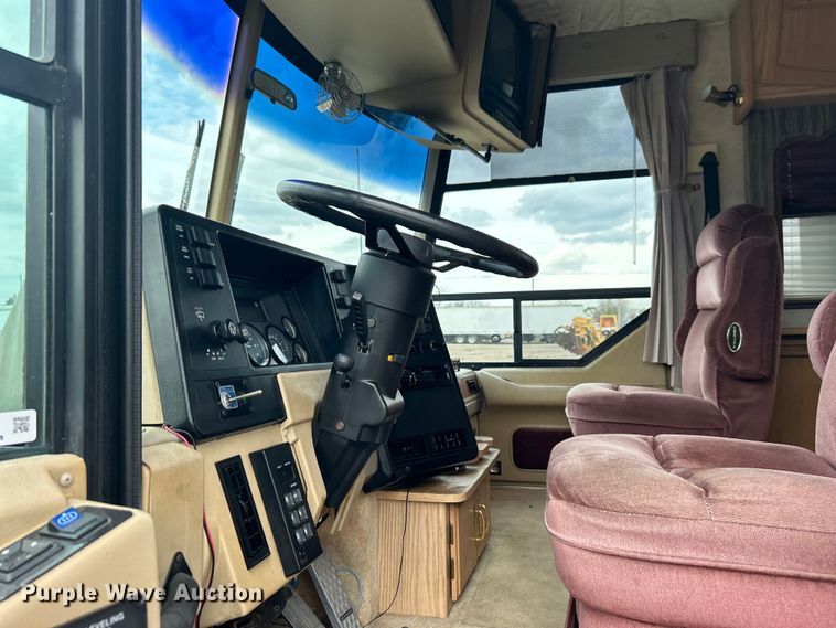 image for item EG1364 1994 Winnebago Vectra RV