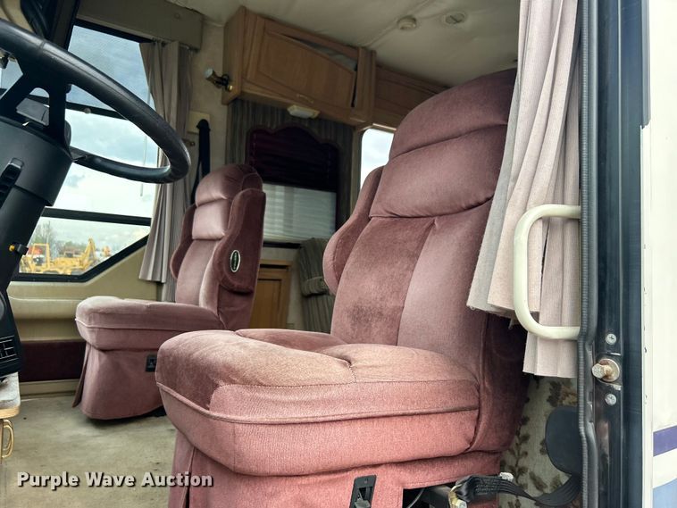 image for item EG1364 1994 Winnebago Vectra RV