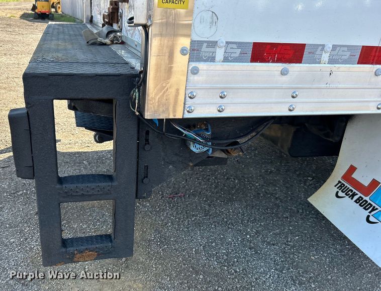 image for item EG1372 2016 Isuzu NPR box truck