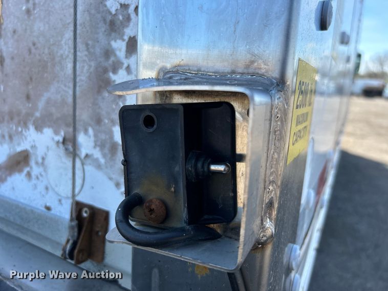 image for item EG1372 2016 Isuzu NPR box truck