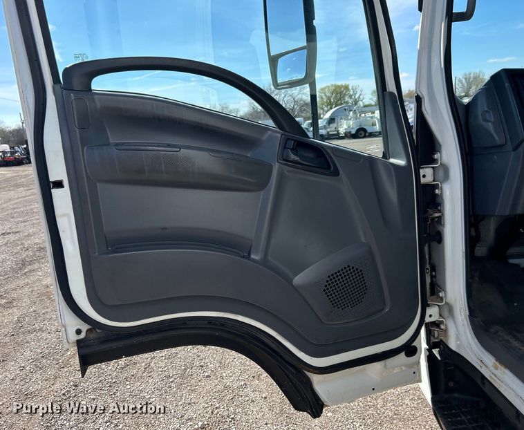 image for item EG1372 2016 Isuzu NPR box truck