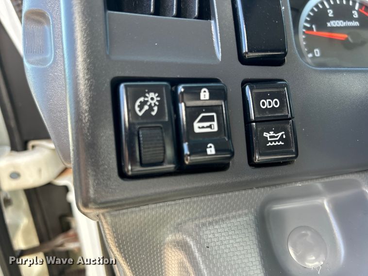 image for item EG1372 2016 Isuzu NPR box truck