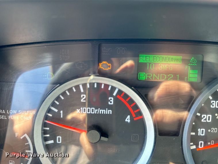 image for item EG1372 2016 Isuzu NPR box truck