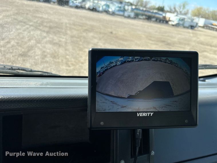 image for item EG1372 2016 Isuzu NPR box truck