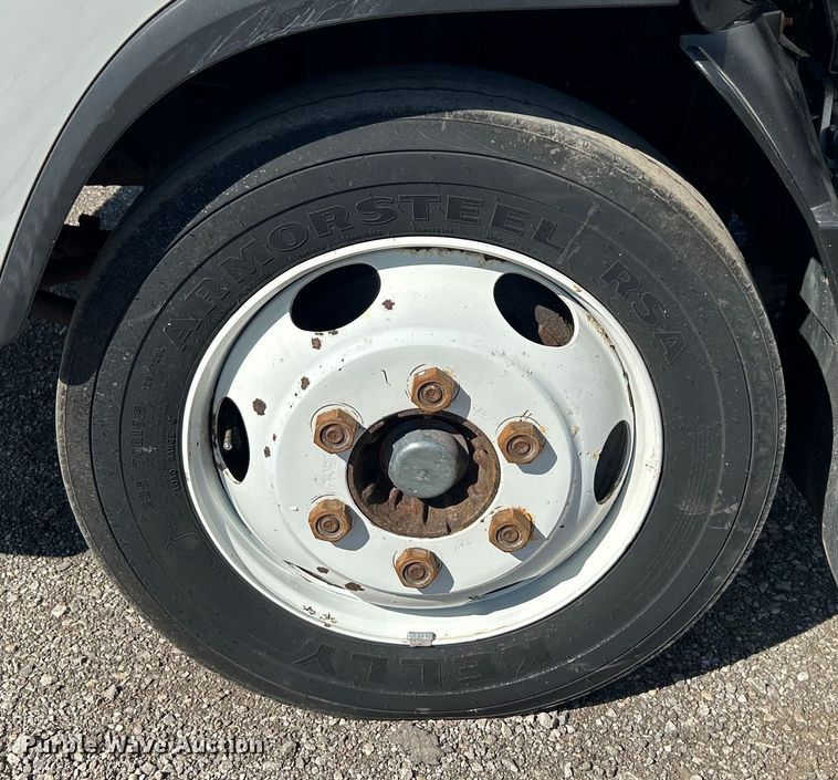 image for item EG1372 2016 Isuzu NPR box truck