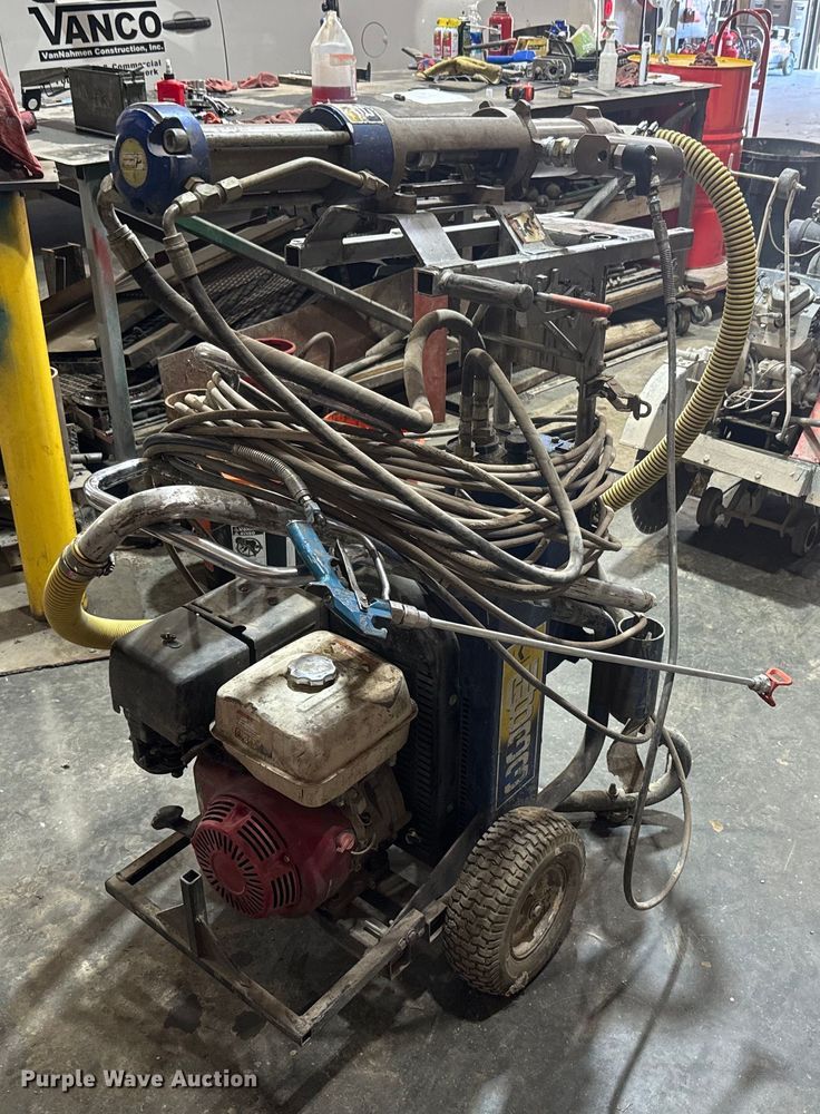 image for item EH5342 Graco GH833 gas hydraulic sprayer