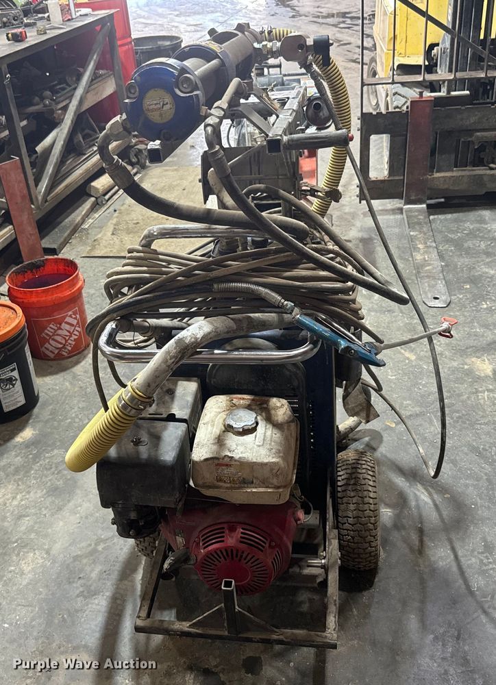 image for item EH5342 Graco GH833 gas hydraulic sprayer