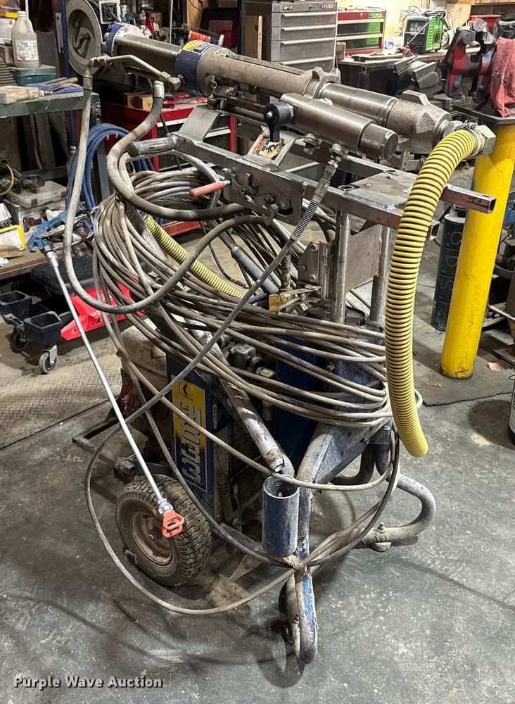 image for item EH5342 Graco GH833 gas hydraulic sprayer