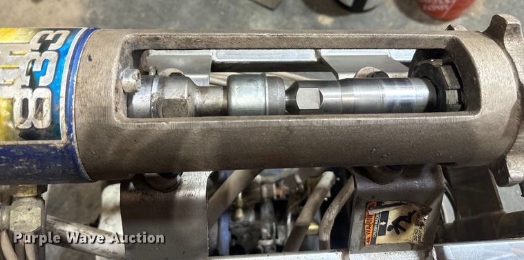 image for item EH5342 Graco GH833 gas hydraulic sprayer