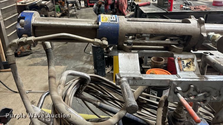 image for item EH5342 Graco GH833 gas hydraulic sprayer