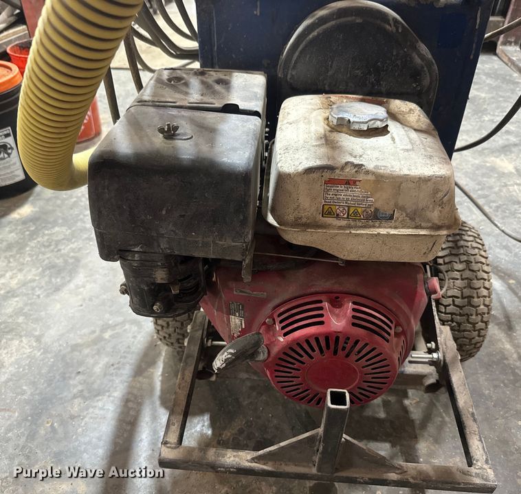 image for item EH5342 Graco GH833 gas hydraulic sprayer