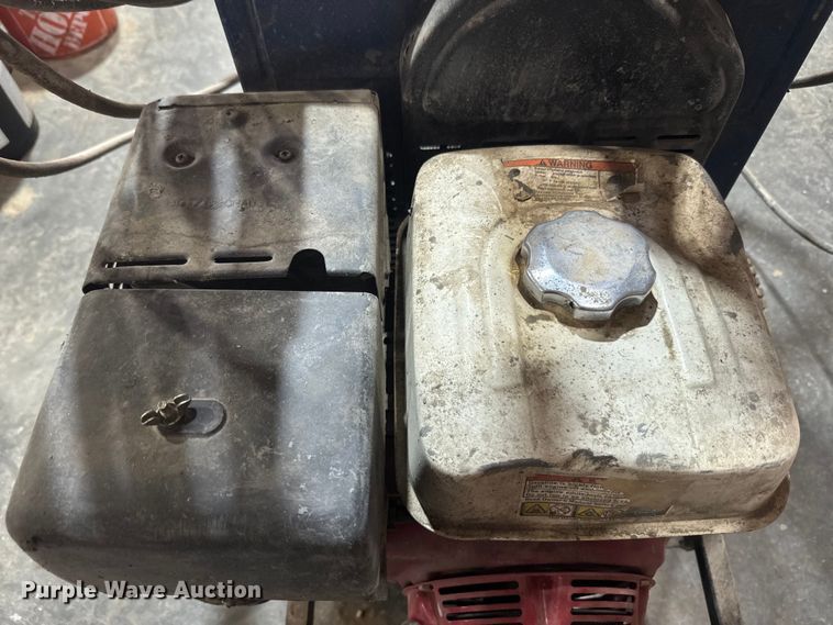 image for item EH5342 Graco GH833 gas hydraulic sprayer