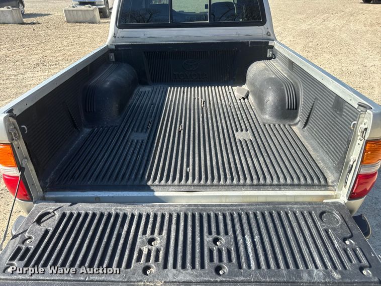 image for item EH5344 2001 Toyota Tacoma Double Cab pickup truck