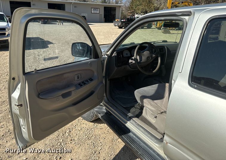 image for item EH5344 2001 Toyota Tacoma Double Cab pickup truck