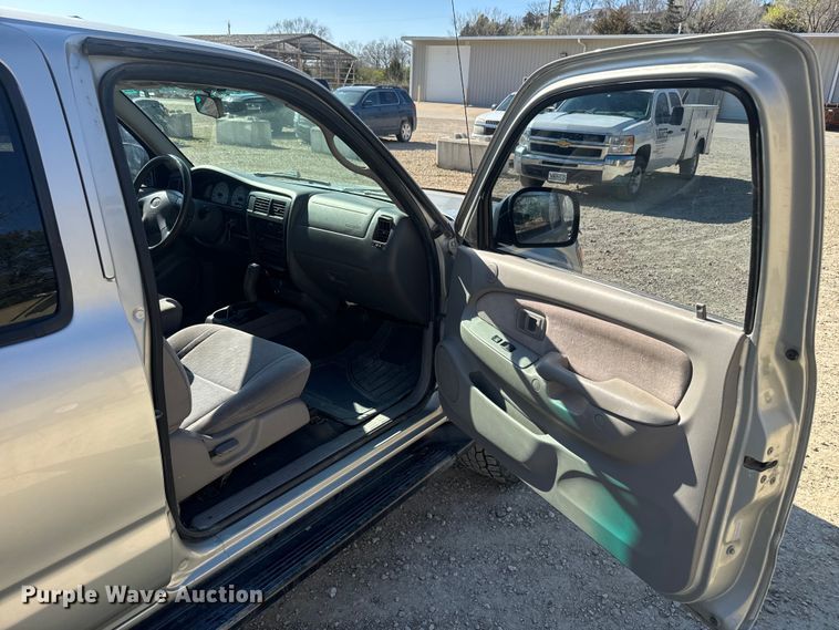 image for item EH5344 2001 Toyota Tacoma Double Cab pickup truck