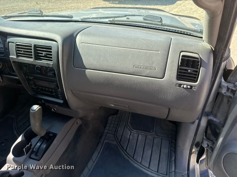 image for item EH5344 2001 Toyota Tacoma Double Cab pickup truck