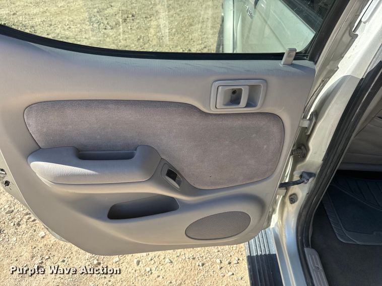 image for item EH5344 2001 Toyota Tacoma Double Cab pickup truck