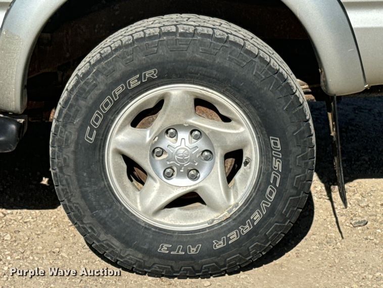 image for item EH5344 2001 Toyota Tacoma Double Cab pickup truck