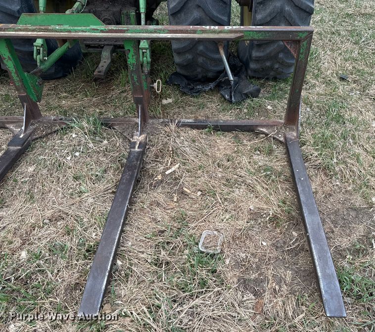 image for item EH5361 Bale moving equipment