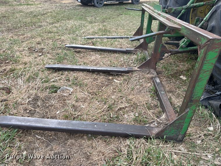 image for item EH5361 Bale moving equipment