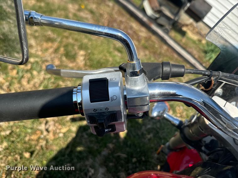 image for item EH5363 2005 Suzuki M50BK5 Boulevard motorcycle