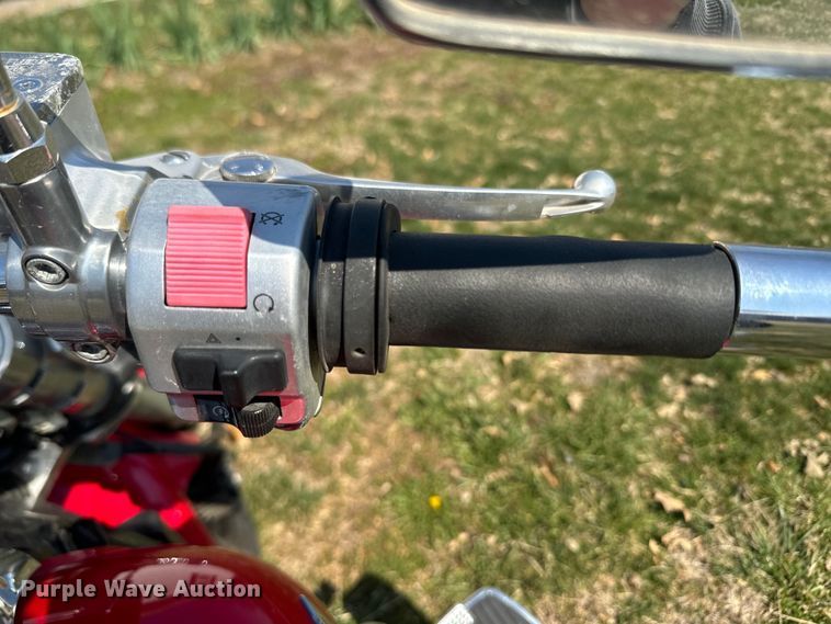 image for item EH5363 2005 Suzuki M50BK5 Boulevard motorcycle