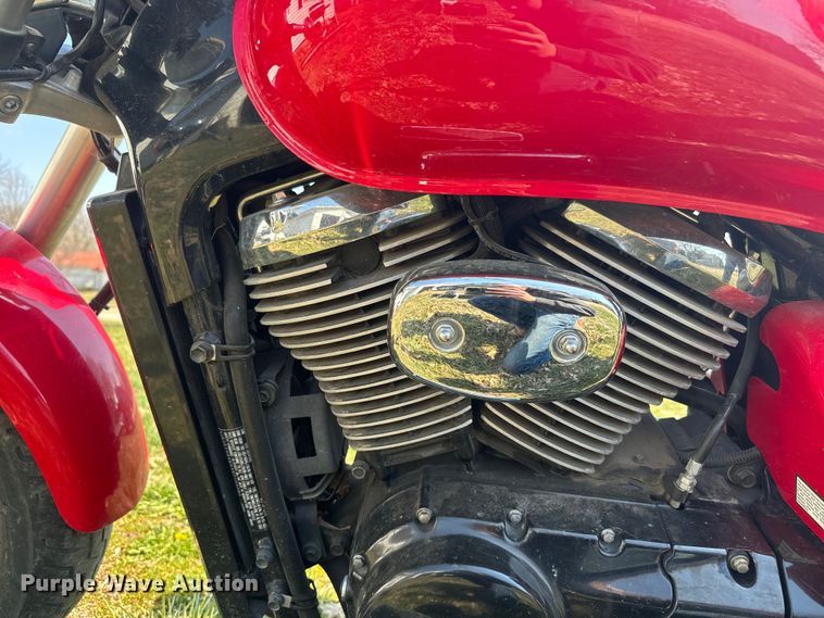 image for item EH5363 2005 Suzuki M50BK5 Boulevard motorcycle