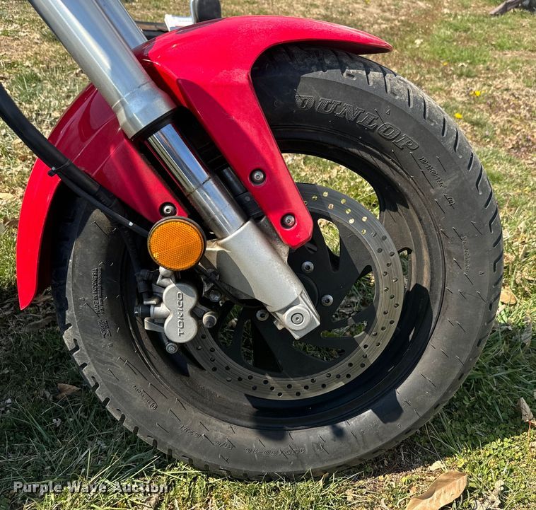 image for item EH5363 2005 Suzuki M50BK5 Boulevard motorcycle