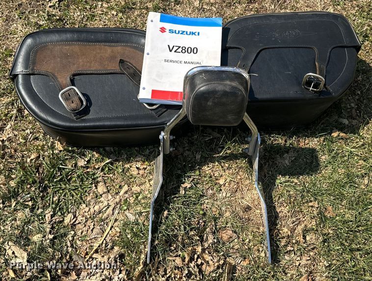 image for item EH5363 2005 Suzuki M50BK5 Boulevard motorcycle