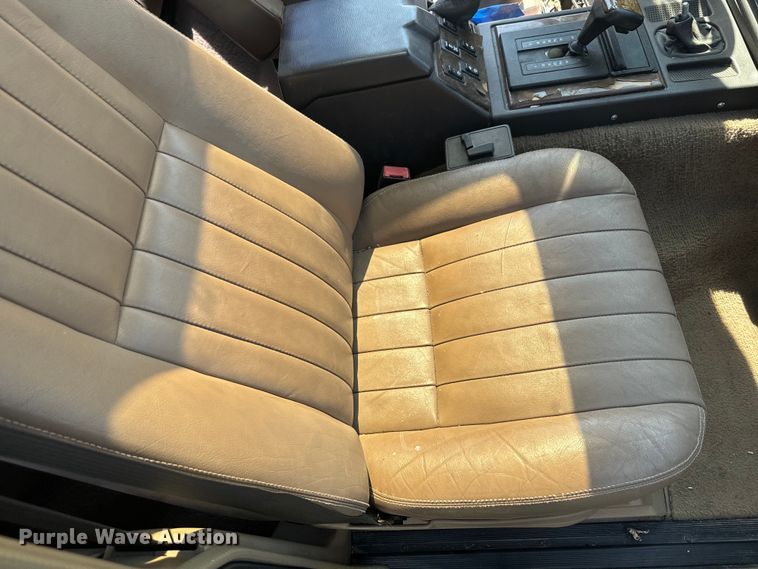 image for item EH5364 1994 Land Rover Range Rover County SUV