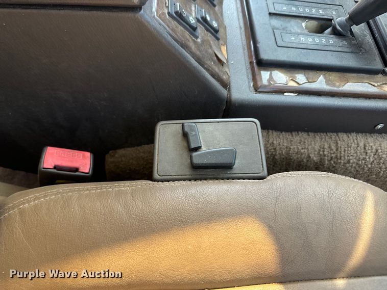 image for item EH5364 1994 Land Rover Range Rover County SUV