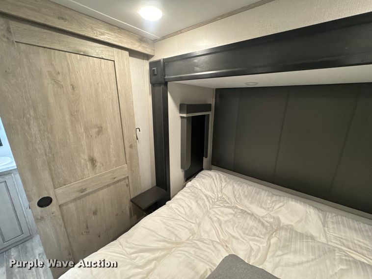 image for item EH5366 2023 Keystone  Avalanche  camper