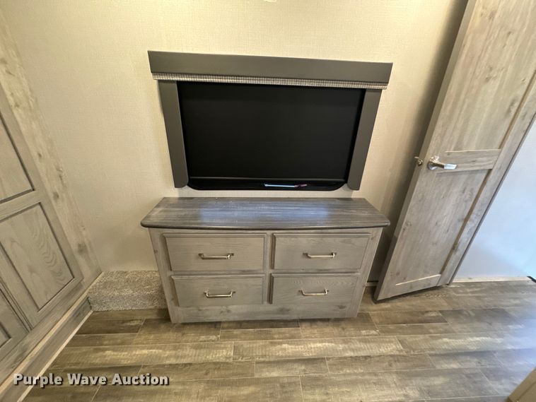 image for item EH5366 2023 Keystone  Avalanche  camper