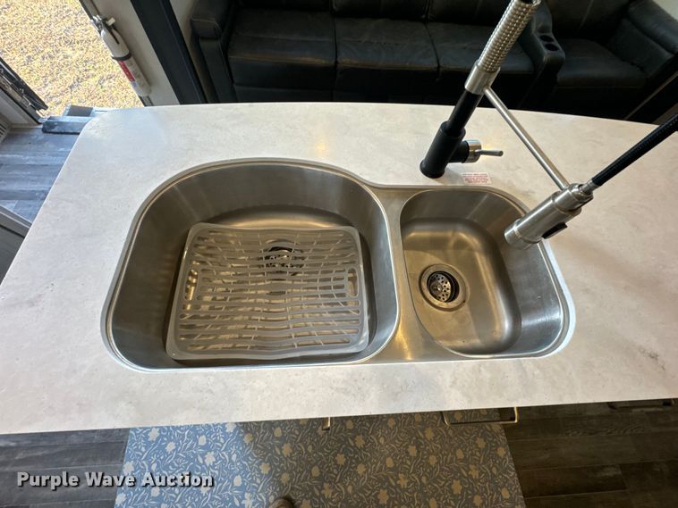 image for item EH5366 2023 Keystone  Avalanche  camper